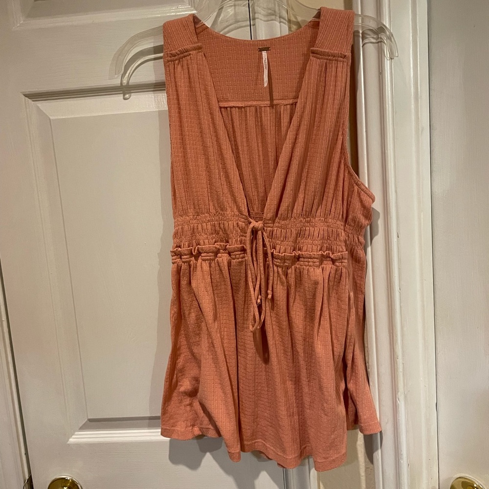 Free People women beach bound deep v-neck tank top. Knit. Coral color. Size L.